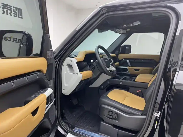 Land Rover Defender — Фото автомобиля 17