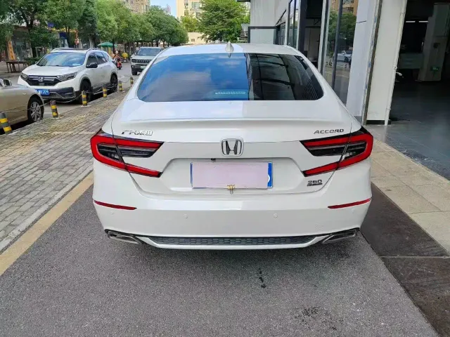 Honda Accord — Фото автомобиля 3