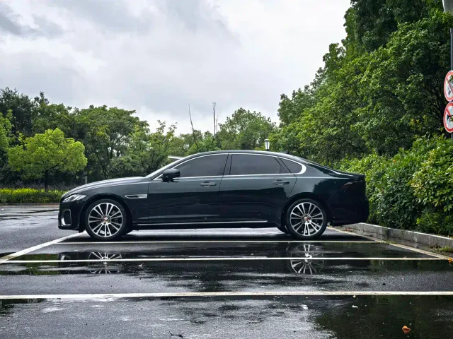 Jaguar XFL — Фото автомобиля 5