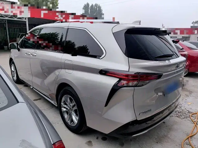 Toyota Sienna — Фото автомобиля 4