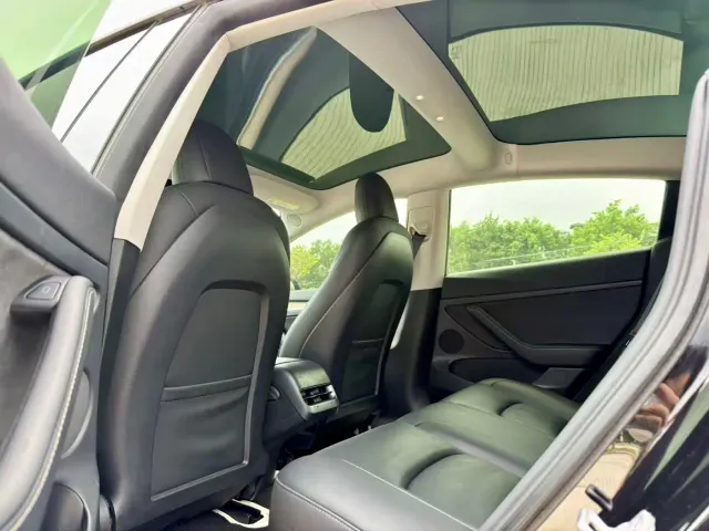 Tesla Model 3 — Фото автомобиля 14