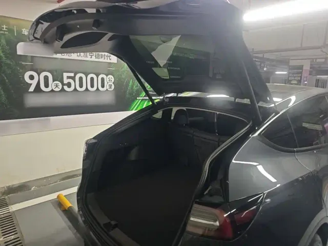 Tesla Model Y — Фото автомобиля 18