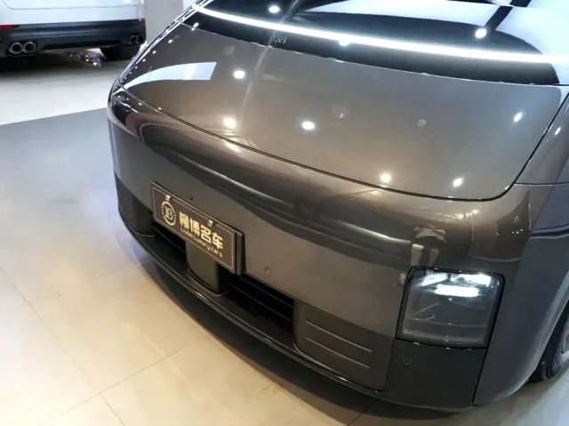 Li Auto MEGA — Фото автомобиля 18