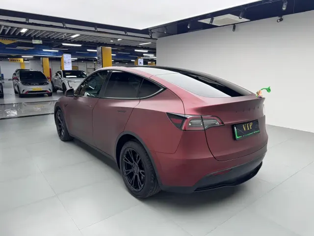 Tesla Model Y — Фото автомобиля 11