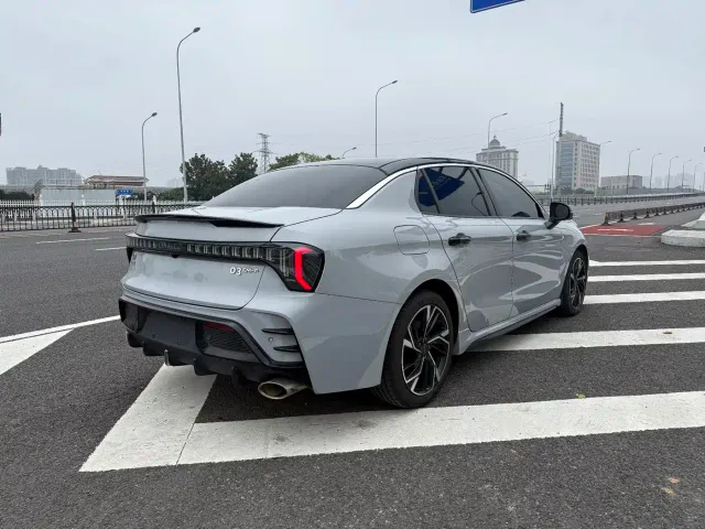 Lynk & Co 03 — Фото автомобиля 4