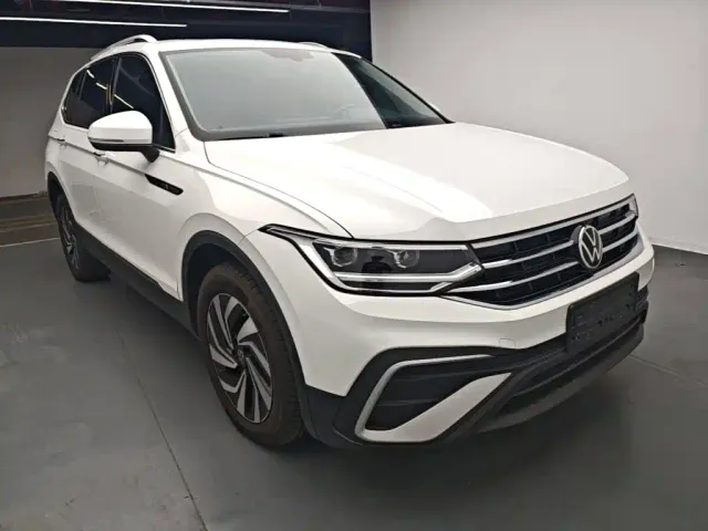 Volkswagen Tiguan L — Фото автомобиля 3