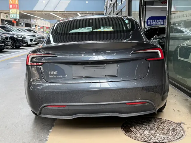 Tesla Model 3 — Фото автомобиля 15
