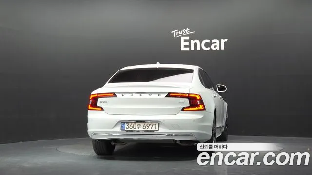 Volvo S90 — Фото автомобиля 4