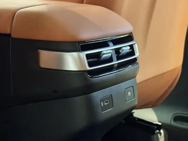 Changan Qiyuan E07 — Фото автомобиля 18