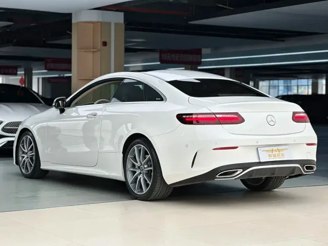 Mercedes-Benz E-Class — Фото автомобиля 3
