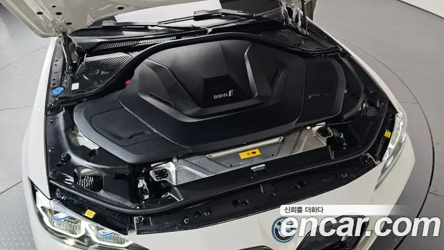 BMW i4 — Фото автомобиля 6