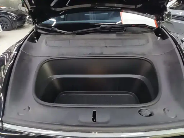 Tesla Model Y — Фото автомобиля 19