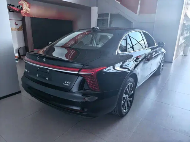 Hongqi H5 PHEV — Фото автомобиля 8