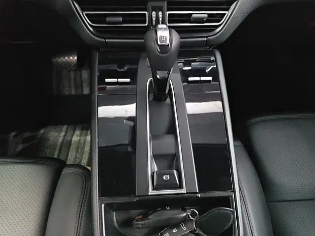 Porsche Macan — Фото автомобиля 14