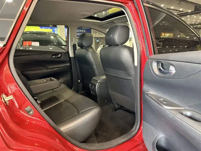 Nissan Tiida — Фото автомобиля 7