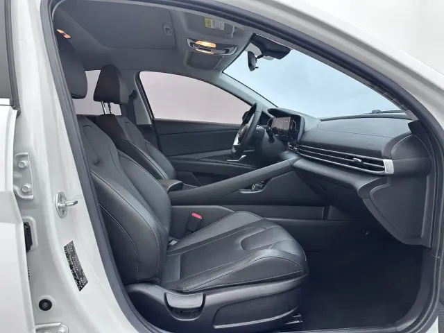 Hyundai Elantra — Фото автомобиля 12
