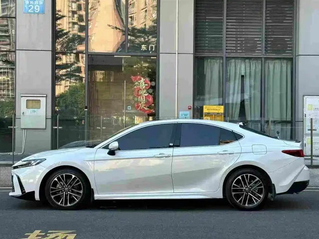 Toyota Camry — Фото автомобиля 3