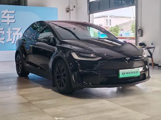 Tesla Model X — Фото автомобиля 3