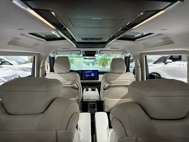 Lexus LM — Фото автомобиля 13