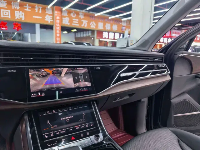 Audi Q7 — Фото автомобиля 9