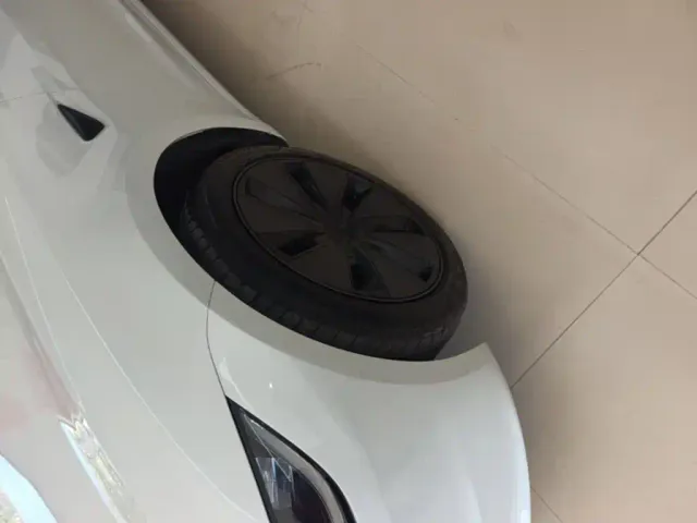Tesla Model 3 — Фото автомобиля 22