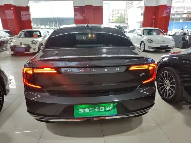 Volvo S90 — Фото автомобиля 5