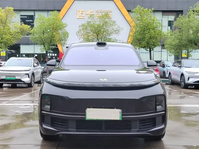 Li Auto L9 — Фото автомобиля 2