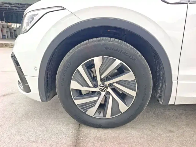 Volkswagen Tiguan L PHEV — Фото автомобиля 22