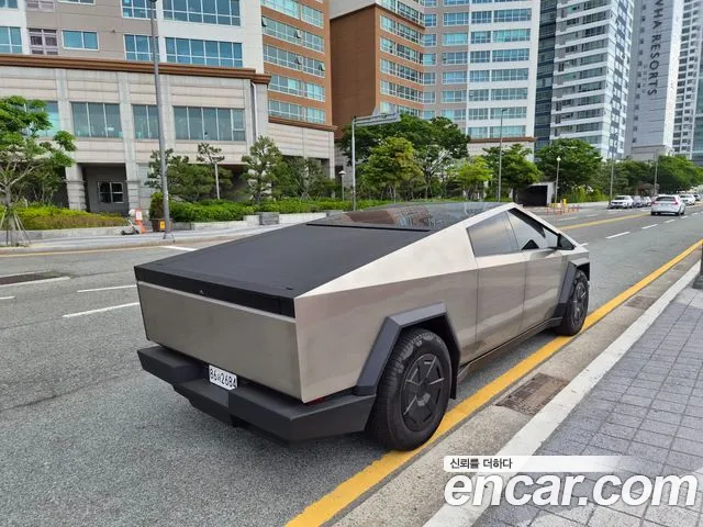Tesla Cybertruck — Фото автомобиля 5
