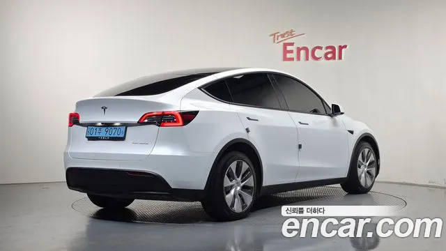Tesla Model Y — Фото автомобиля 2