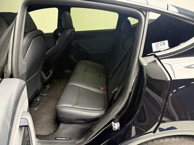 Tesla Model Y — Фото автомобиля 8
