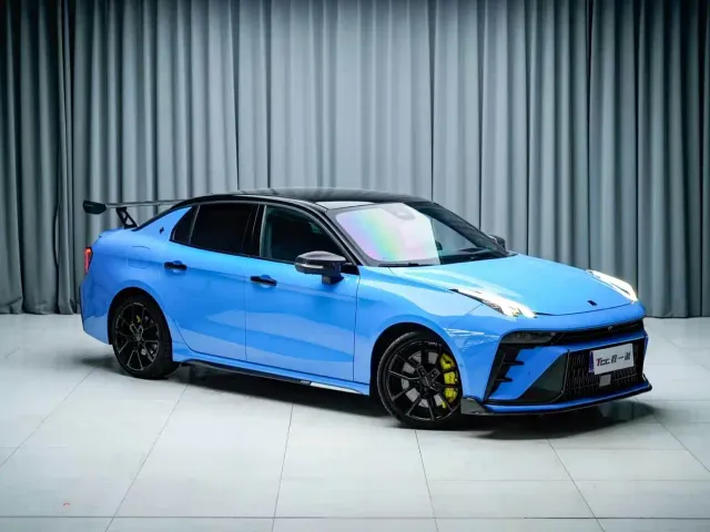 Lynk & Co 03 — Фото автомобиля 3