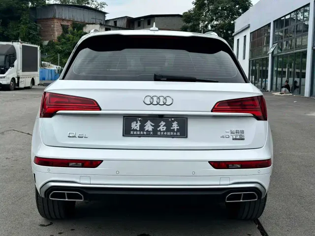 Audi Q5L — Фото автомобиля 10