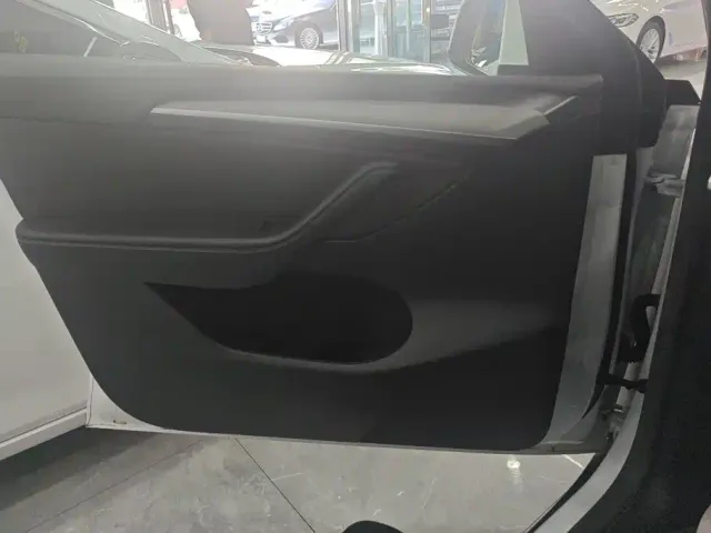 Tesla Model Y — Фото автомобиля 4