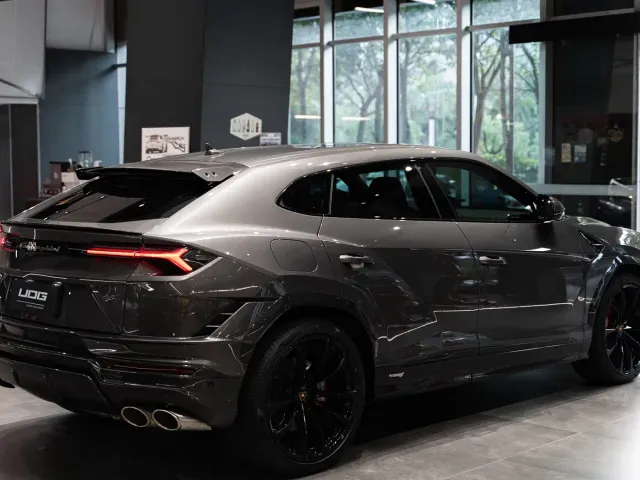 Lamborghini Urus — Фото автомобиля 12