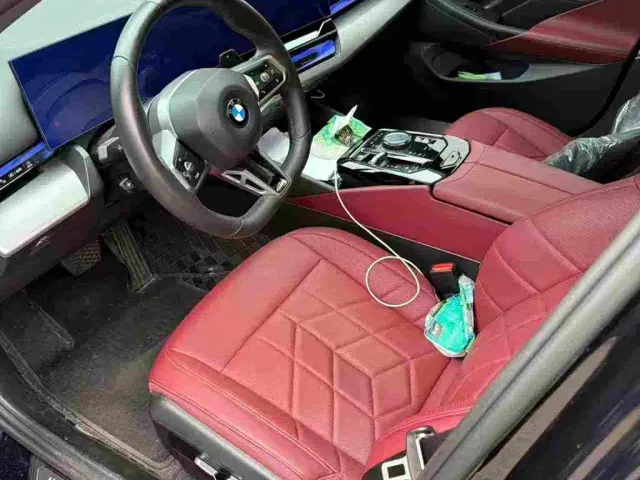 BMW 5 Series — Фото автомобиля 3