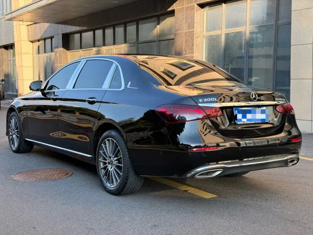 Mercedes-Benz E-Class — Фото автомобиля 6