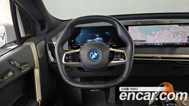 BMW iX — Фото автомобиля 13