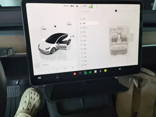 Tesla Model 3 — Фото автомобиля 12