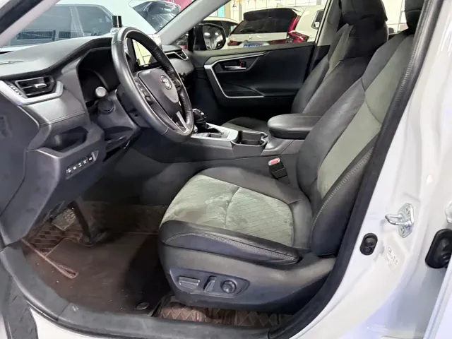 Toyota RAV4 — Фото автомобиля 8