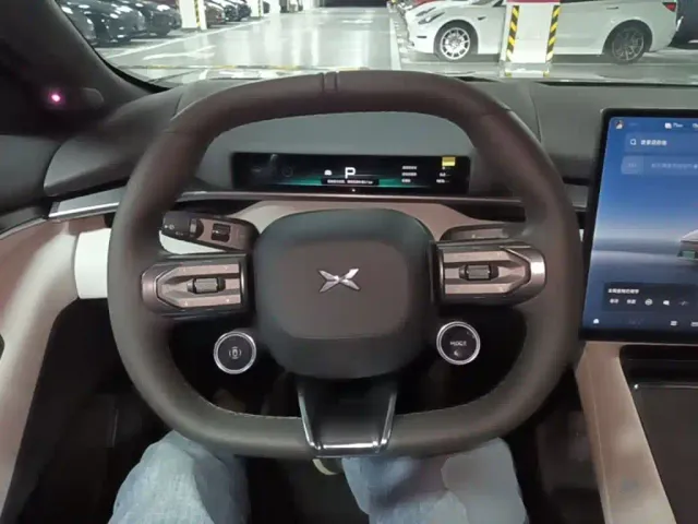 Xpeng P7 — Фото автомобиля 10