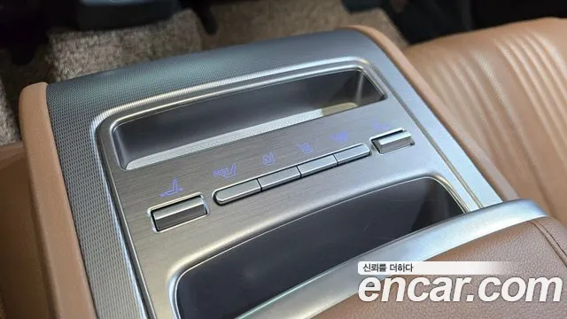Hyundai Grandeur Grandeur (GN7) 2.5 Бензин 2WD — Фото автомобиля 24