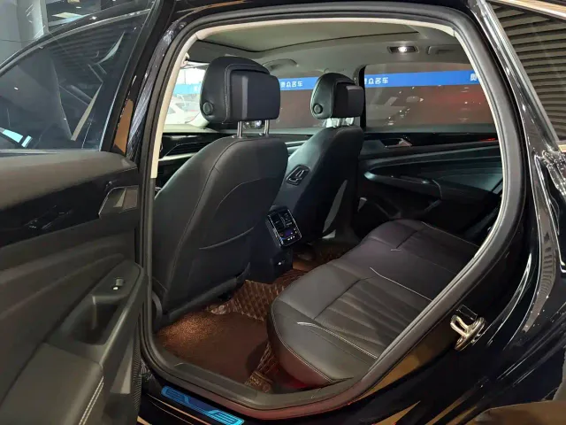 Volkswagen Passat — Фото автомобиля 8
