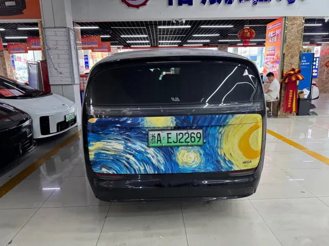 Li Auto MEGA — Фото автомобиля 9