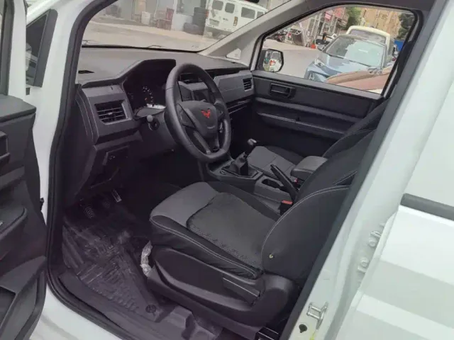 Wuling Hongguang Plus — Фото автомобиля 15