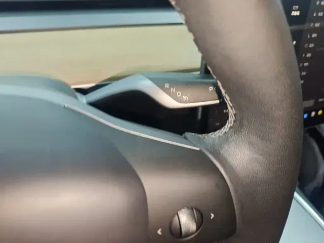 Tesla Model 3 — Фото автомобиля 13