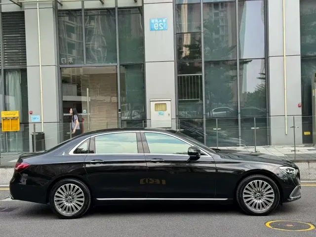 Mercedes-Benz E-Class — Фото автомобиля 4