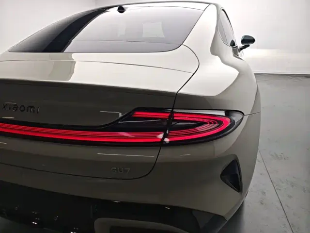 Xiaomi SU7 — Фото автомобиля 7