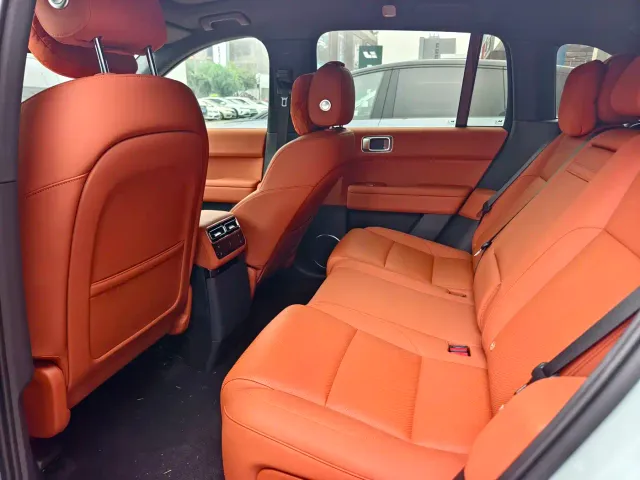 Li Auto L6 — Фото автомобиля 4
