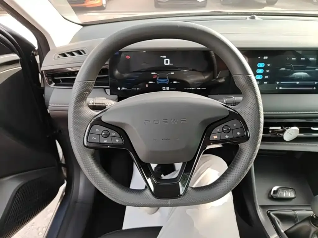 Roewe Roewe i5 2023 1.5L Manual Comfort Edition — Фото автомобиля 10